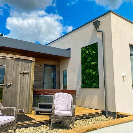 The Retreat, Sauna & Hot Tub, Charming & Cosy Gem Бландфорд Форъм Екстериор снимка