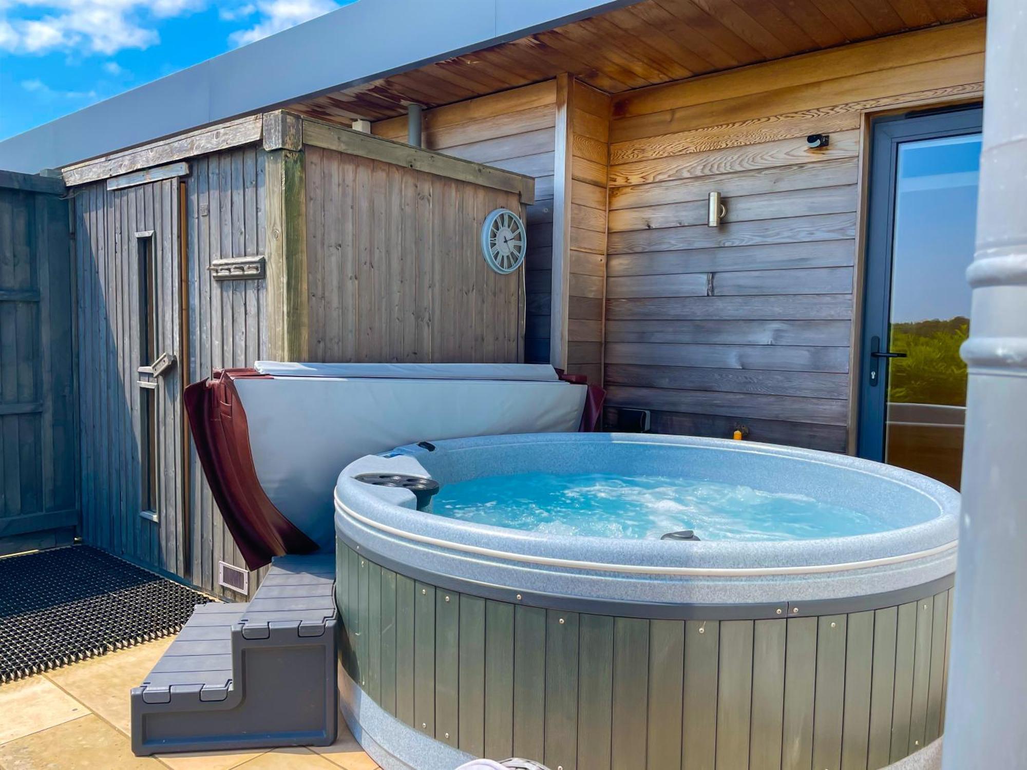 The Retreat, Sauna & Hot Tub, Charming & Cosy Gem Бландфорд Форъм Екстериор снимка