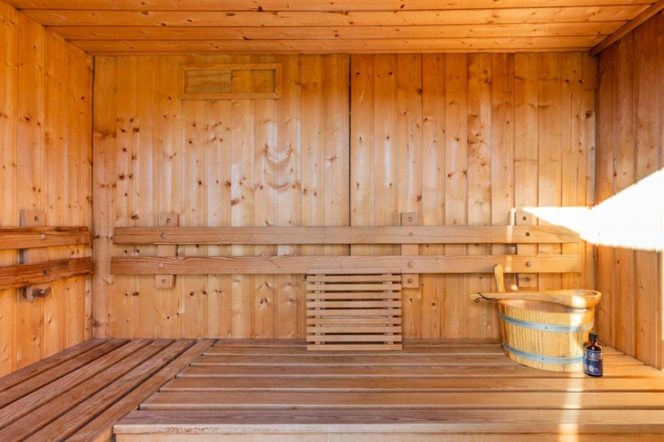 The Retreat, Sauna & Hot Tub, Charming & Cosy Gem Бландфорд Форъм Екстериор снимка